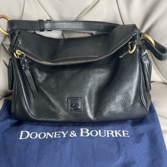 DOONEY & BOURKE BLACK LEATHER SHOULDER BAG WITH GREEN TUSSLES - Picture 3 of 10